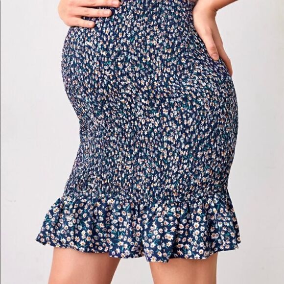 SHEIN Maternity Ditsy Floral Ruffle Hem Shirred Skirt sz M - Picture 2 of 6